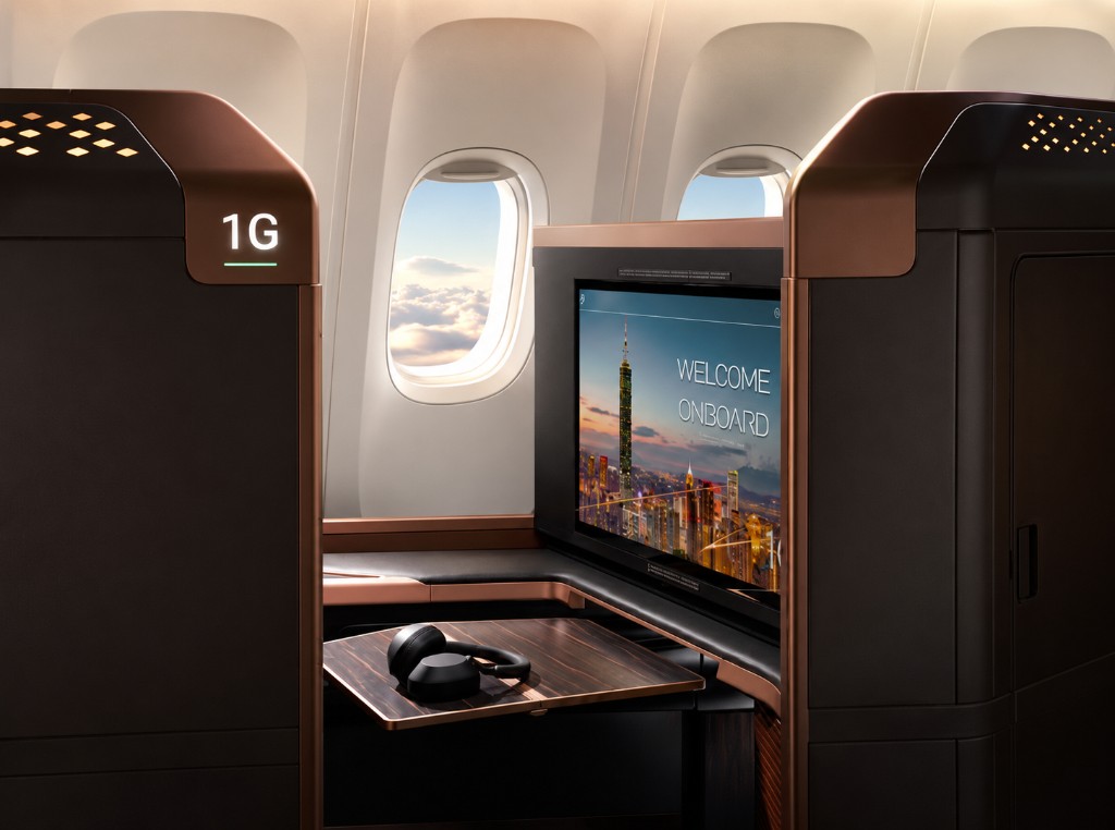 STARLUX A350 First Class Suite — Private suite