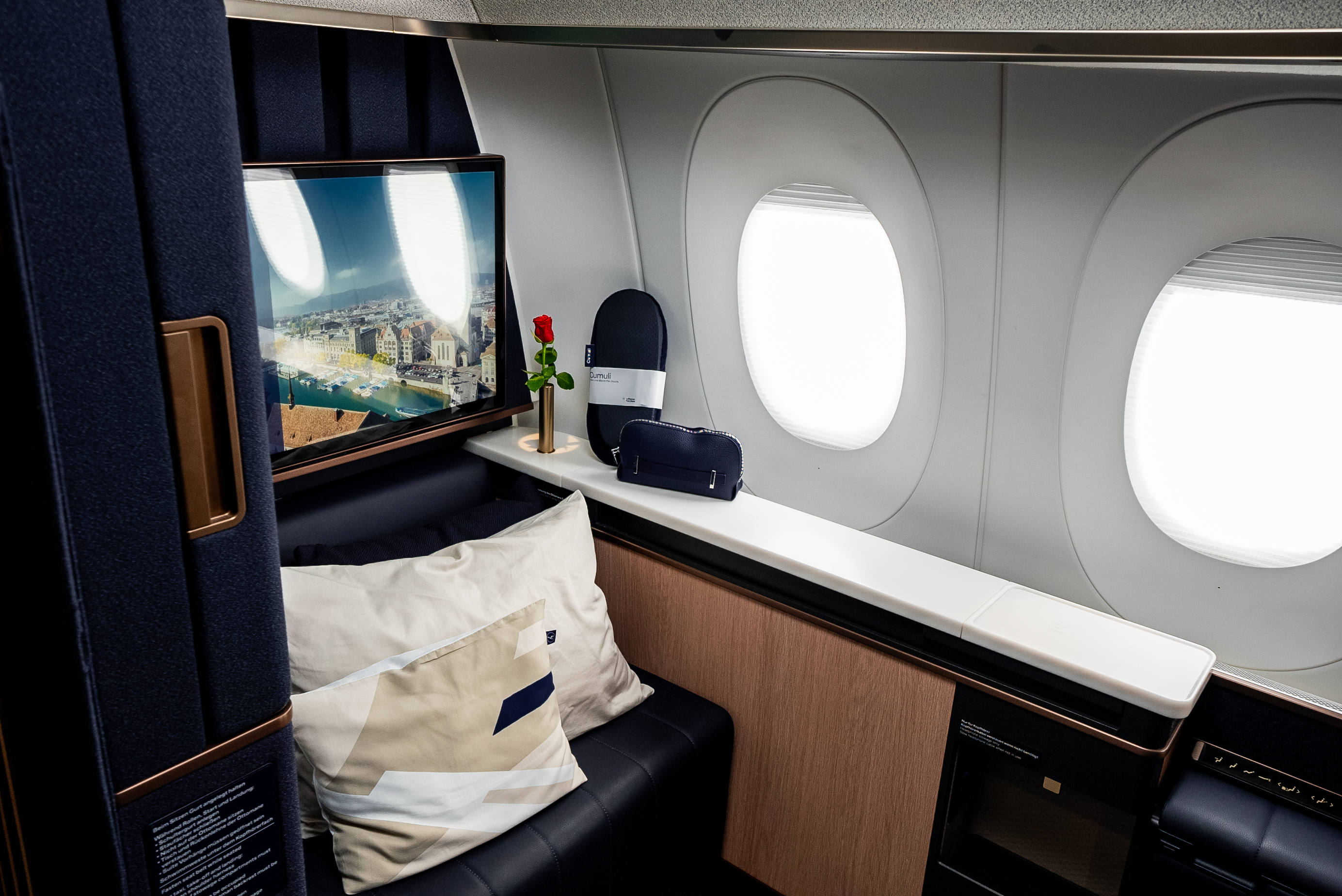 Lufthansa Allegris First Suite / Suite Plus — Single suite